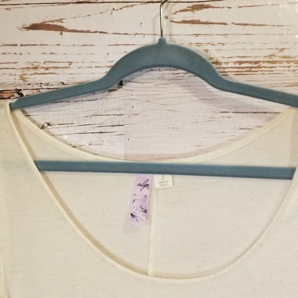 Francesca's Collections graphic top - Picture 4 of 8